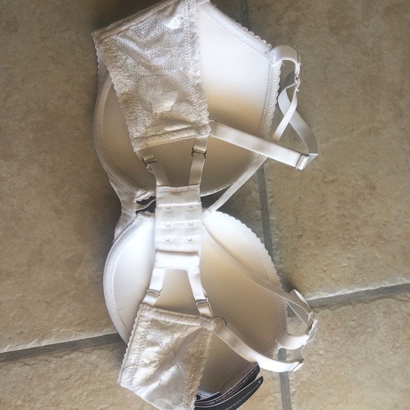 Victoria’s Secret Bra - Picture 4 of 8